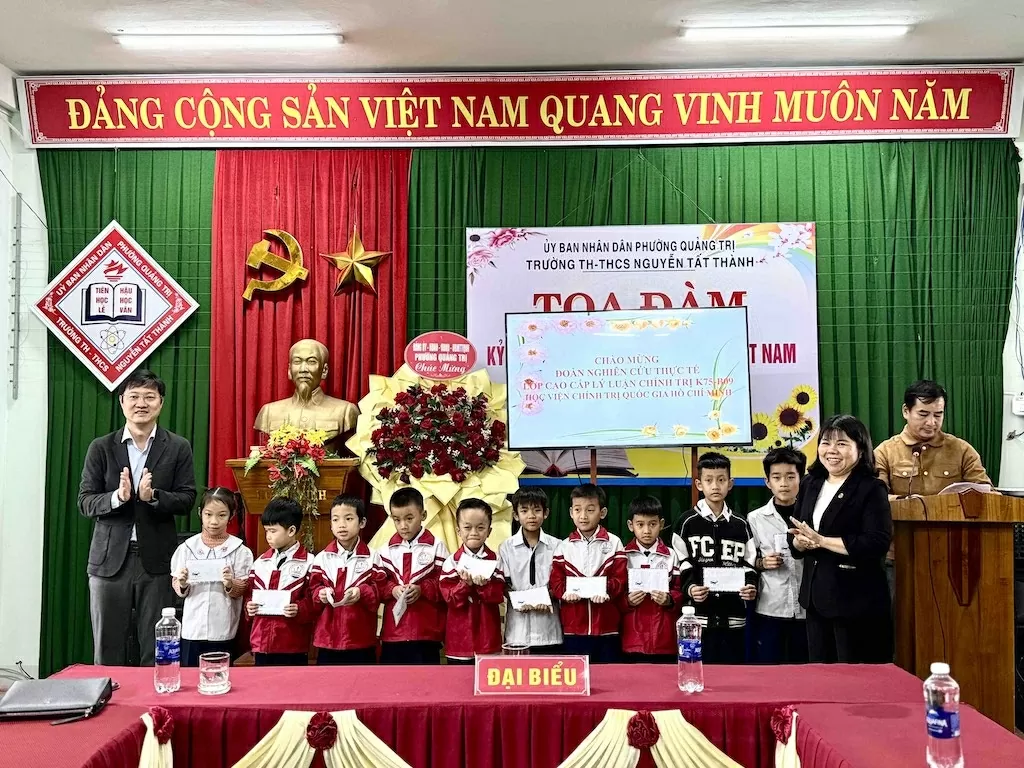 ដំណើរនៃការរៀនសូត្រ ការដឹងគុណ និងការចែករំលែកនៅលើទឹកដីវីរភាពនៃខេត្ត Quang Tri Hành trình học tập, tri ân và sẻ chia trên mảnh đất Quảng Trị anh hùng