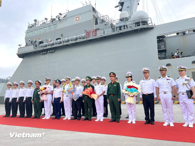 韓国海軍艦艇がティエンサ港に入港、ダナン市を表敬訪問