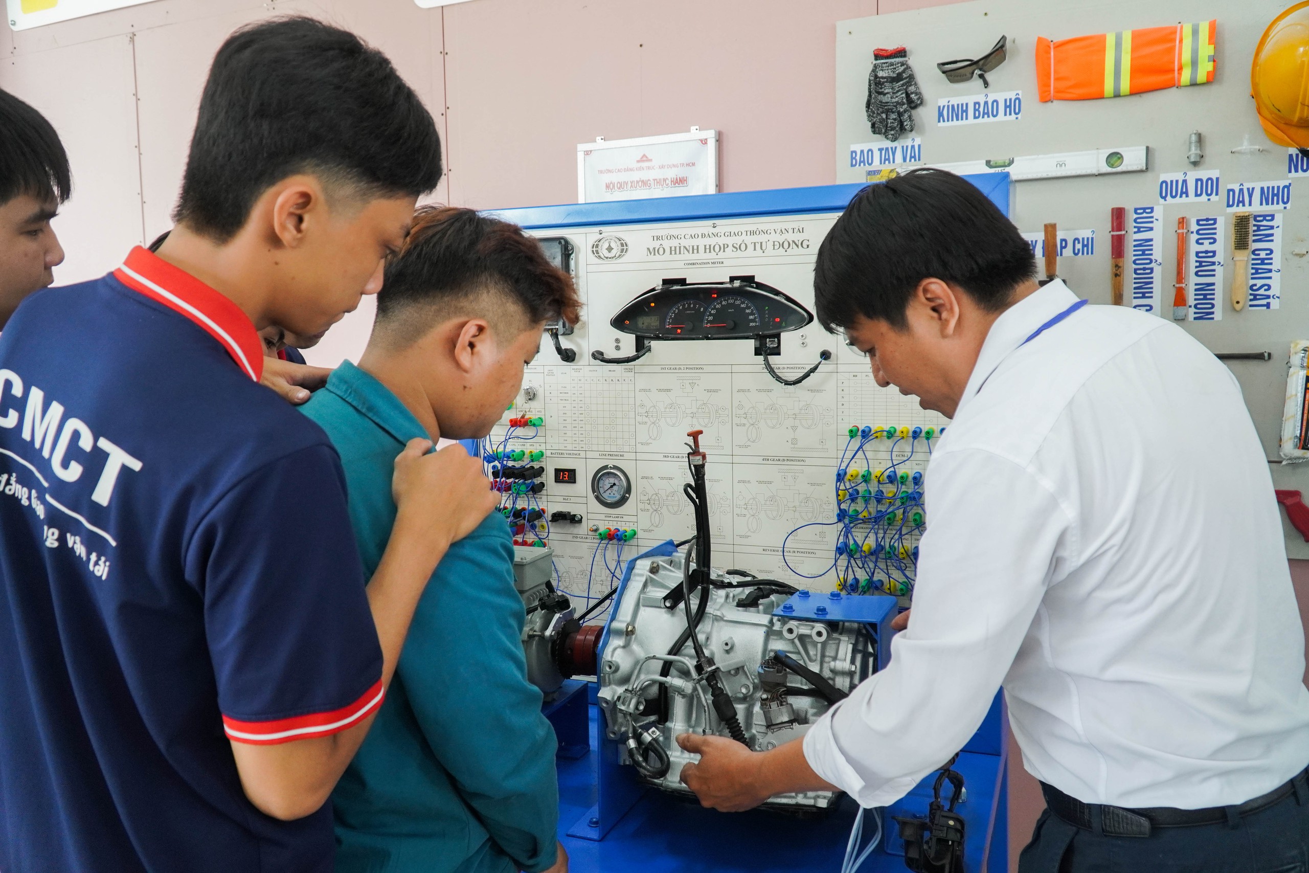 Đã mắt với những mô hình tại Hội thi Thiết bị đào tạo tự làm TP HCM - Ảnh 7.