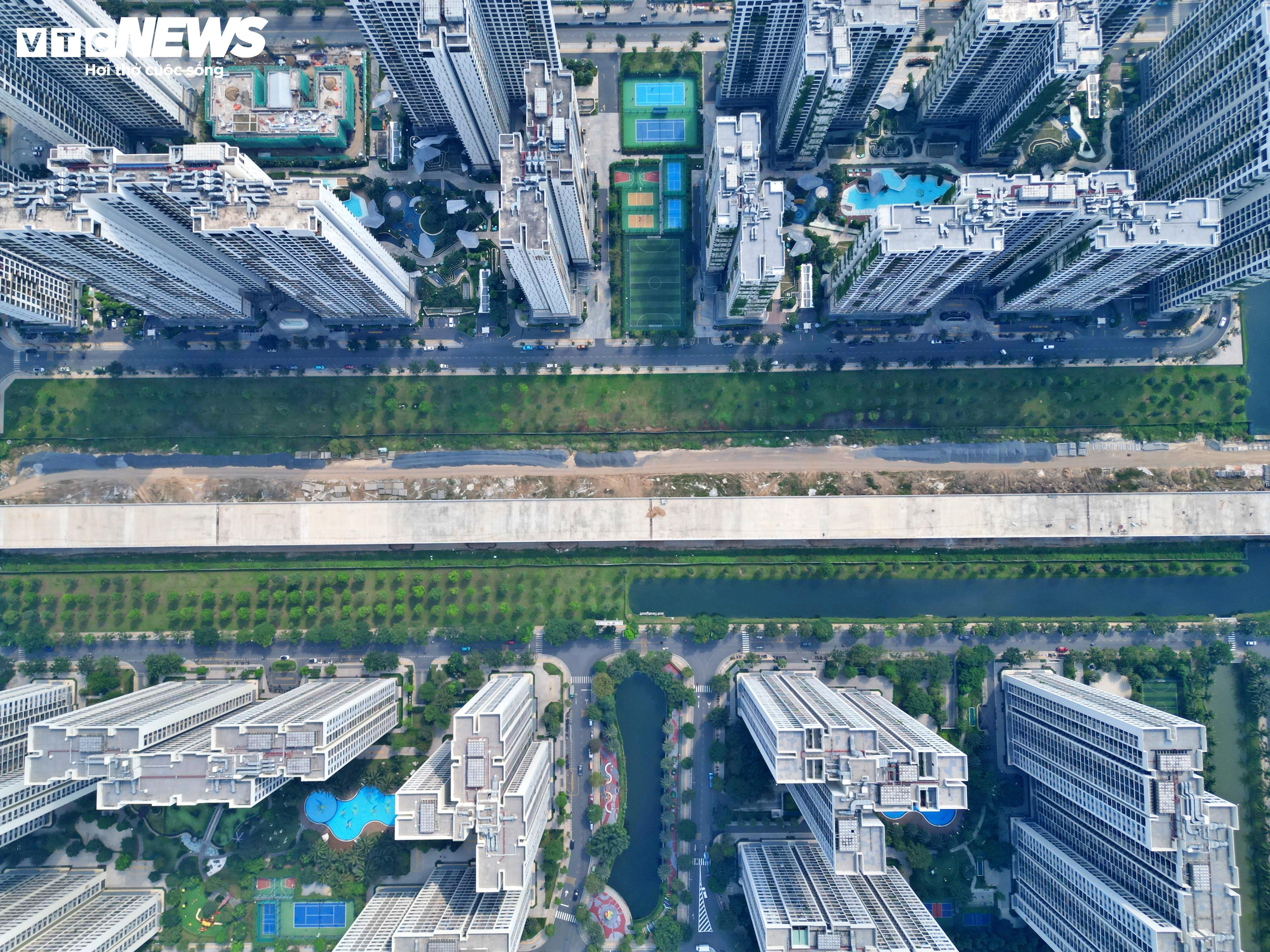 Pemandangan Ring Road 3 dari atas ke atas kawasan bandar di Ho Chi Minh City sebelum dibuka kepada lalu lintas - 2