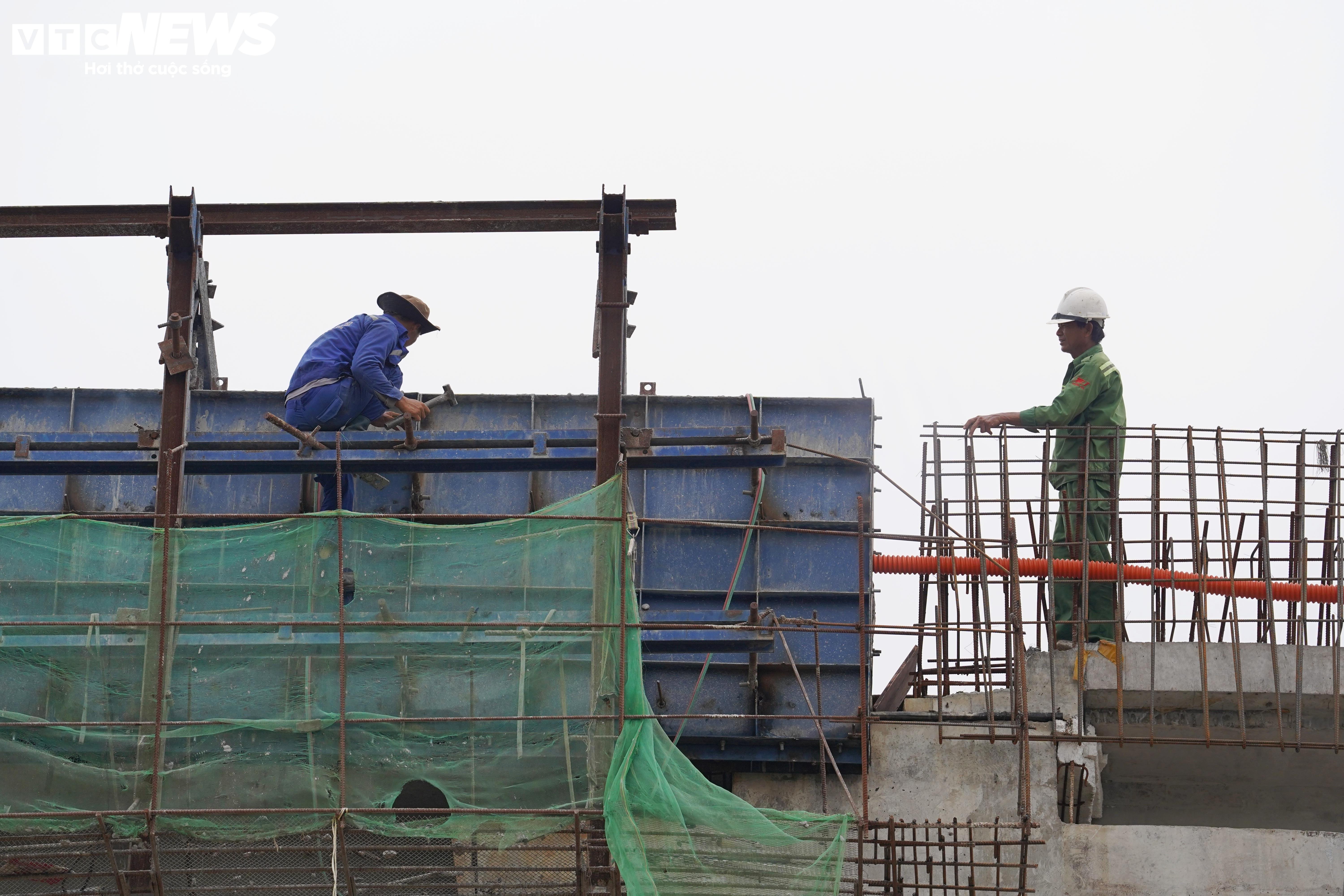 Pemandangan Ring Road 3 dari atas ke atas kawasan bandar di Ho Chi Minh City sebelum dibuka kepada lalu lintas - 6