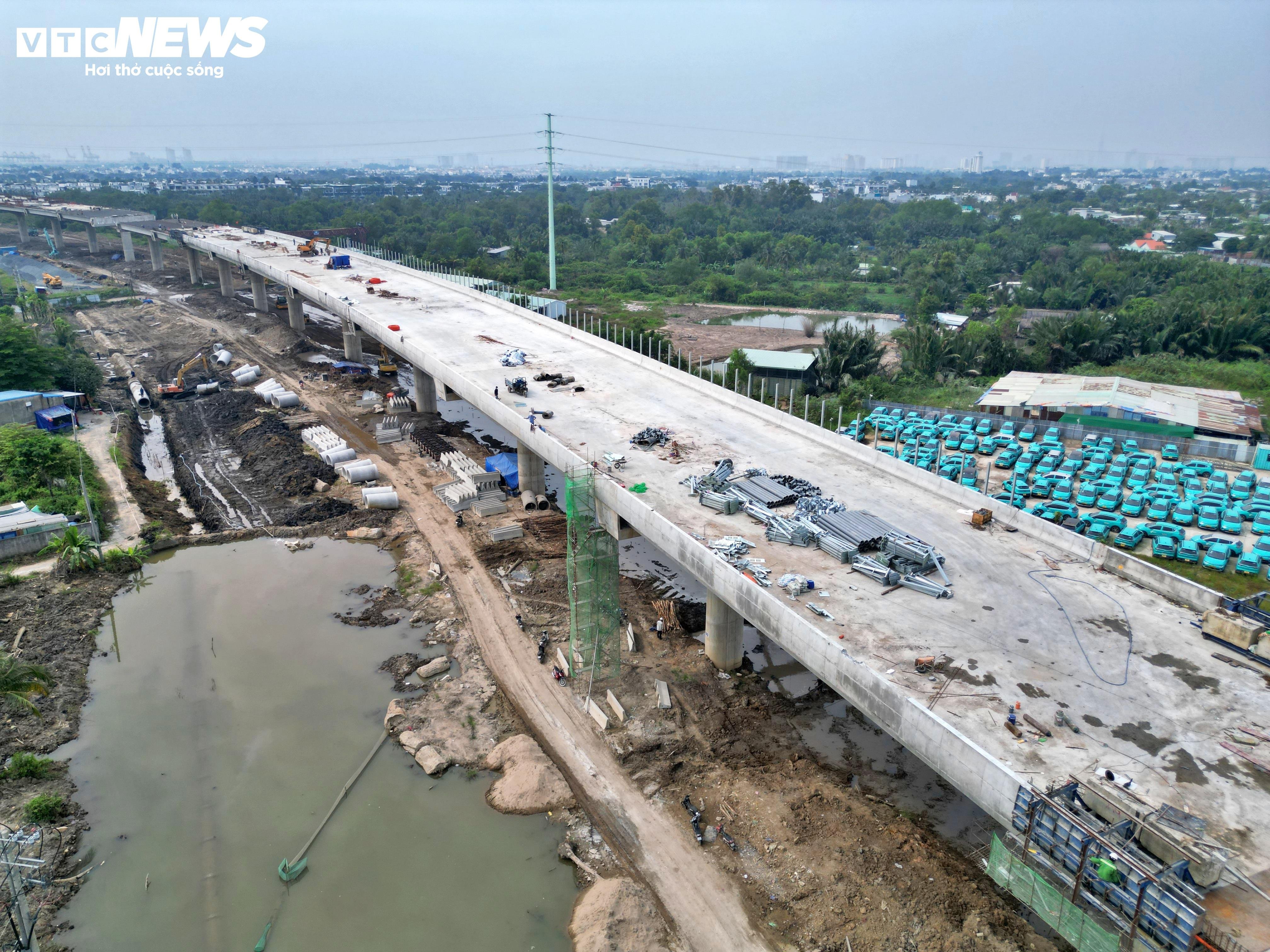 Pemandangan Ring Road 3 dari atas ke atas kawasan bandar di Ho Chi Minh City sebelum dibuka kepada lalu lintas - 7