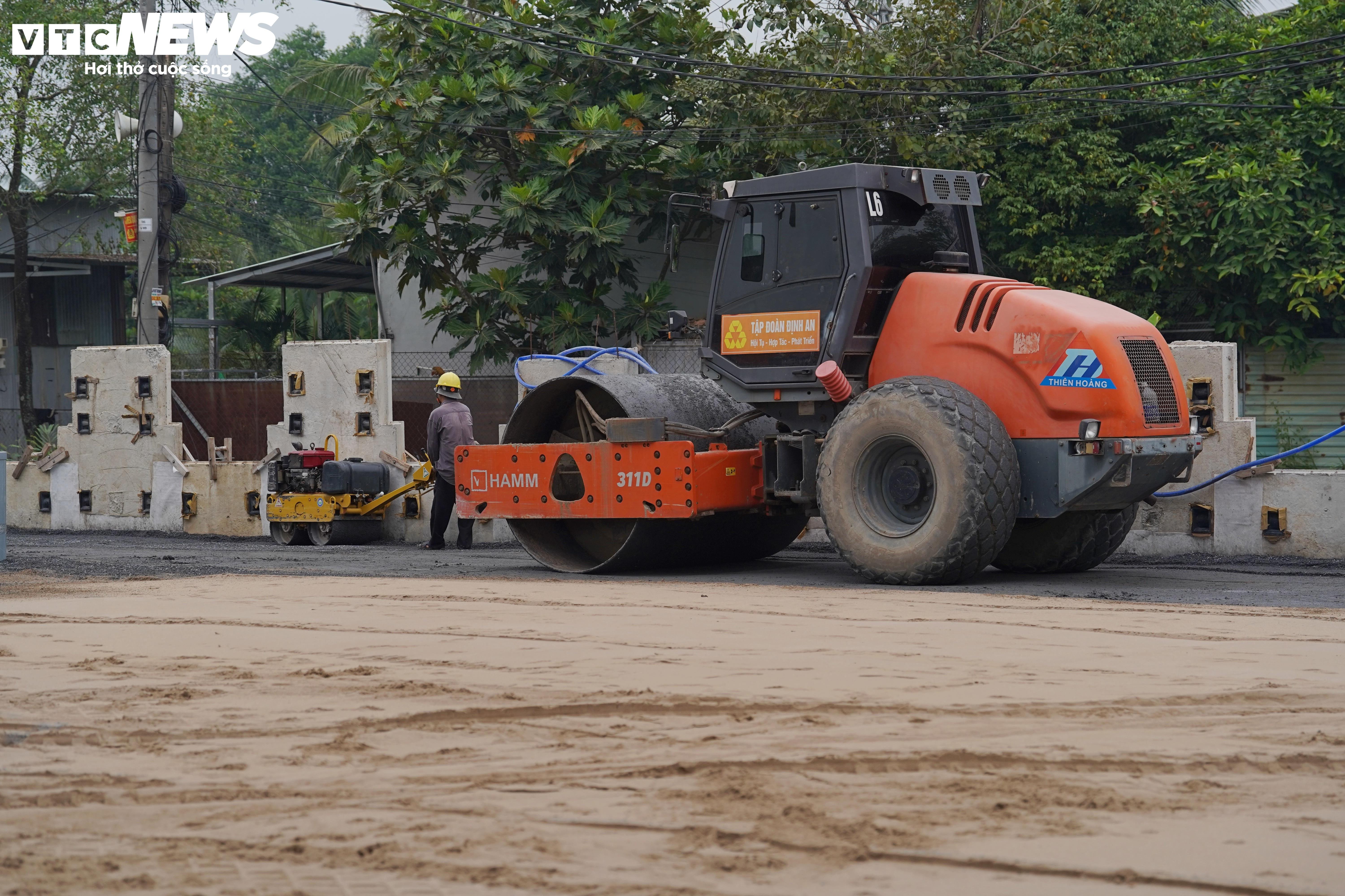 Pemandangan Ring Road 3 dari atas merentasi kawasan bandar di Ho Chi Minh City sebelum dibuka kepada lalu lintas - 8