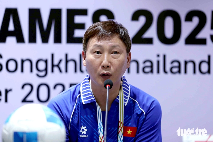 مربی کیم سانگ سیک: تیم زیر ۲۲ سال ویتنام مشغول یادگیری و تعیین نحوه بازی در دیدار با تیم زیر ۲۲ سال لائوس است - عکس ۱