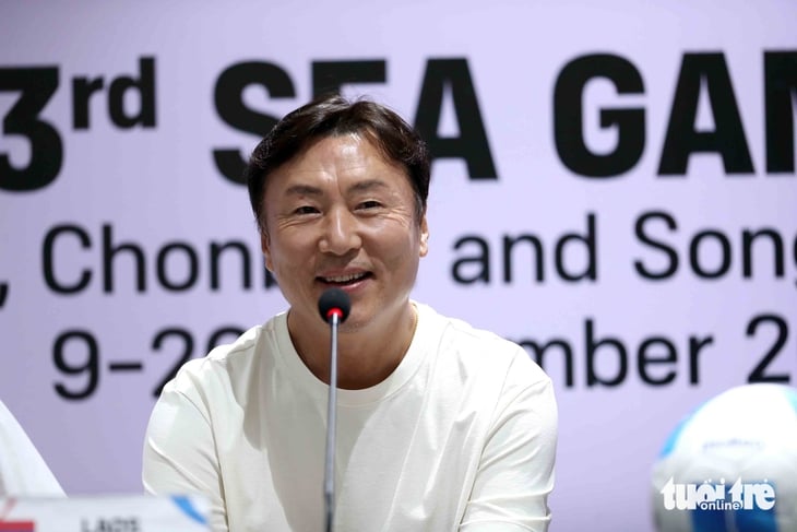 مربی کیم سانگ سیک: تیم زیر ۲۲ سال ویتنام مشغول یادگیری و تعیین نحوه بازی در دیدار با تیم زیر ۲۲ سال لائوس است - عکس ۲