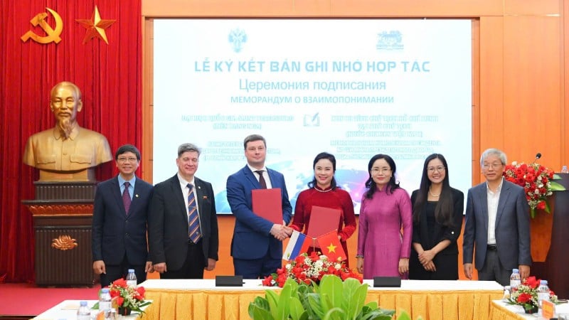 Representanter för Ho Chi Minh-relikplatsen vid presidentpalatset och Sankt Petersburgs statsuniversitet (Ryssland) undertecknade ett samförståndsavtal om samarbete för perioden 2025–2030.