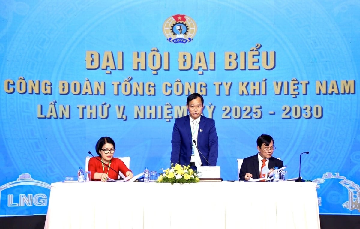 Đoàn chủ tịch điều hành Đại hội. Ảnh: PV GAS.