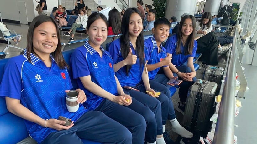 Tim putri Vietnam berangkat ke Thailand untuk mengikuti SEA Games ke-33. (Foto: VFF)