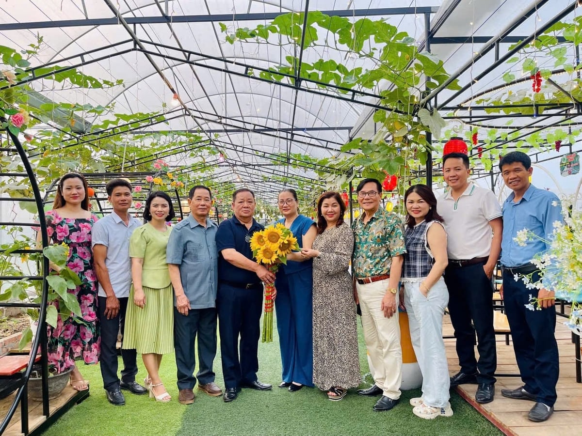 Du lịch nông nghiệp còn giúp tạo việc làm, tăng thu nhập cho người dân địa phương, đồng thời giúp duy trì, quảng bá văn hóa, đời sống nông thôn, vùng miền. Ảnh: Văn Phong. 