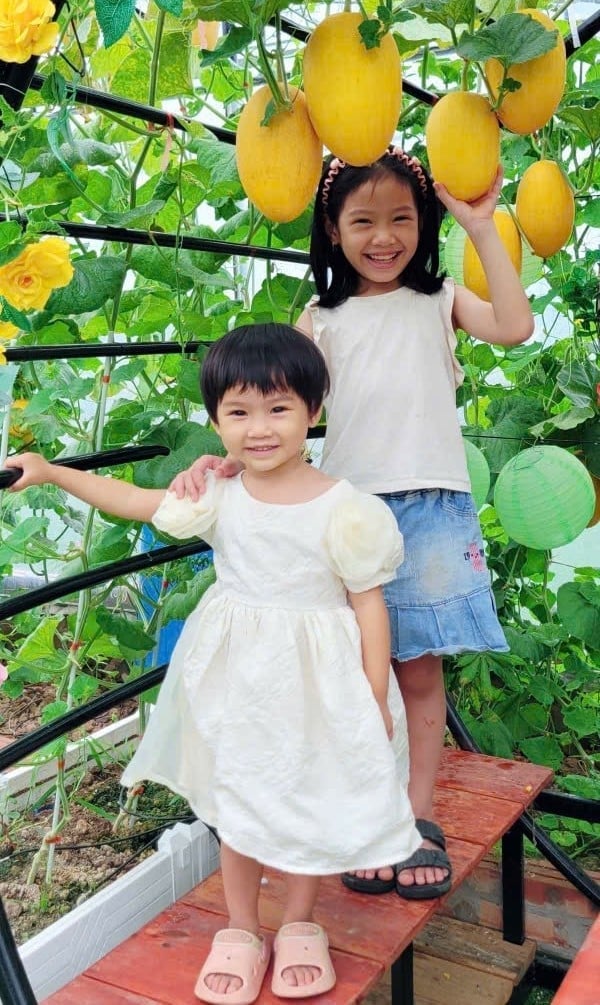 Điểm du lịch nông nghiệp sinh thái để giáo dục trẻ em yêu lao động và các loài cây trái. Ảnh: Văn Phong. 