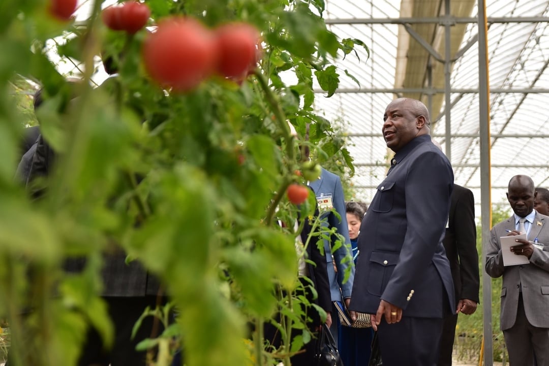 Tổng thống Cộng hòa Burundi Évariste Ndayishimiye thăm và làm việc với Viện Khoa học Nông nghiệp Việt Nam (VAAS) ngày 5/4/2025. Ảnh: Quỳnh Chi.