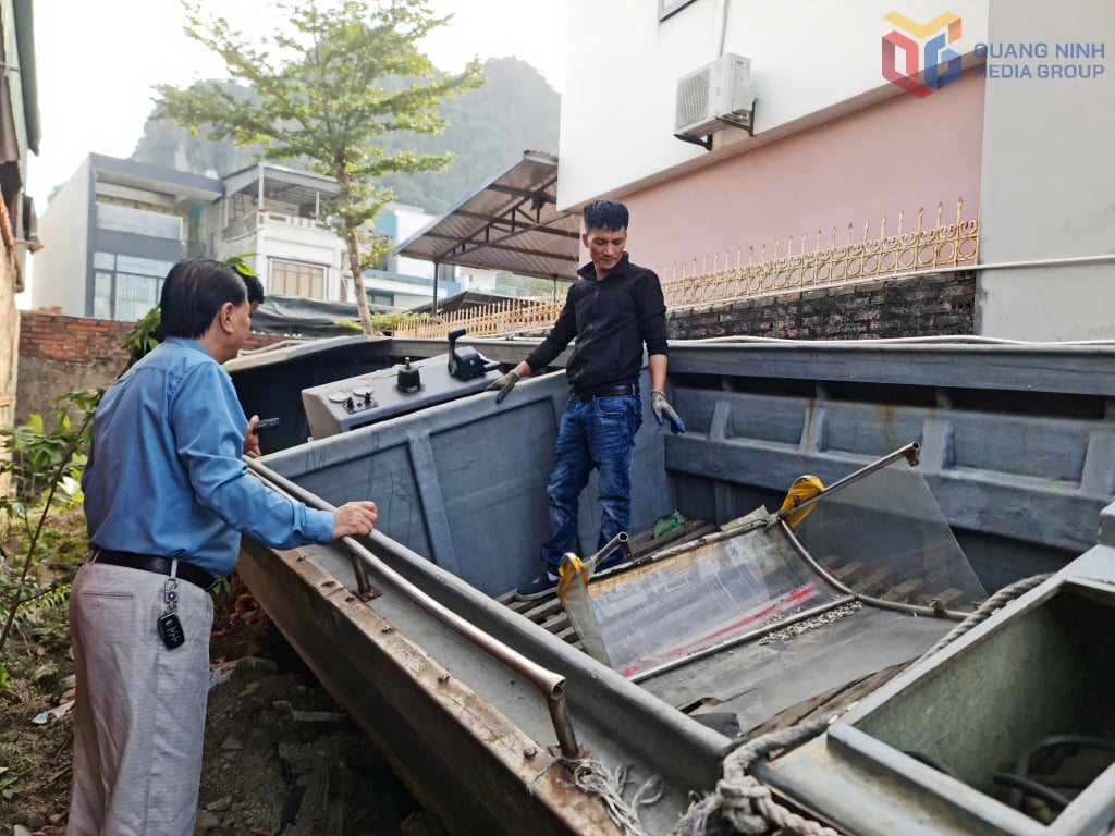 Hajójavítás a Thanh Dan Mechanical Trading Joint Stock Company-nál (Cam Pha kerület).