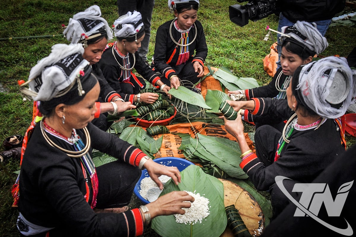 Gói bánh chưng gù - tinh hoa ẩm thực vùng cao.