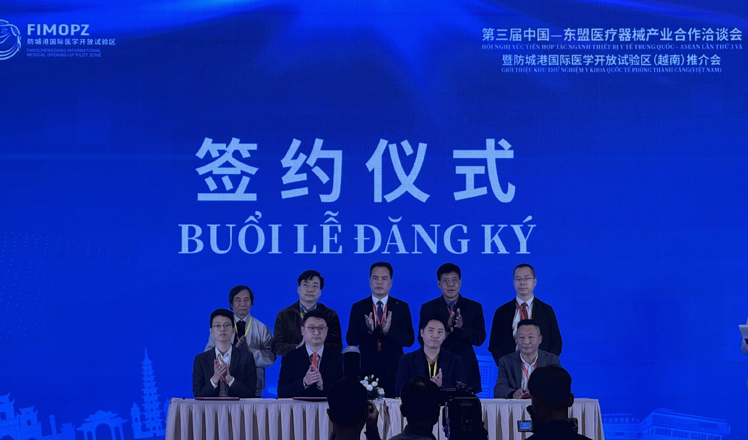 các doanh nghiệp thiết bị y tế hai nước đã chính thức ký kết văn bản hợp tác