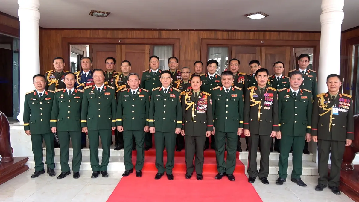 Đại tướng Phan Văn Giang hội kiến Bộ trưởng Bộ Quốc phòng Lào - Ảnh 2.