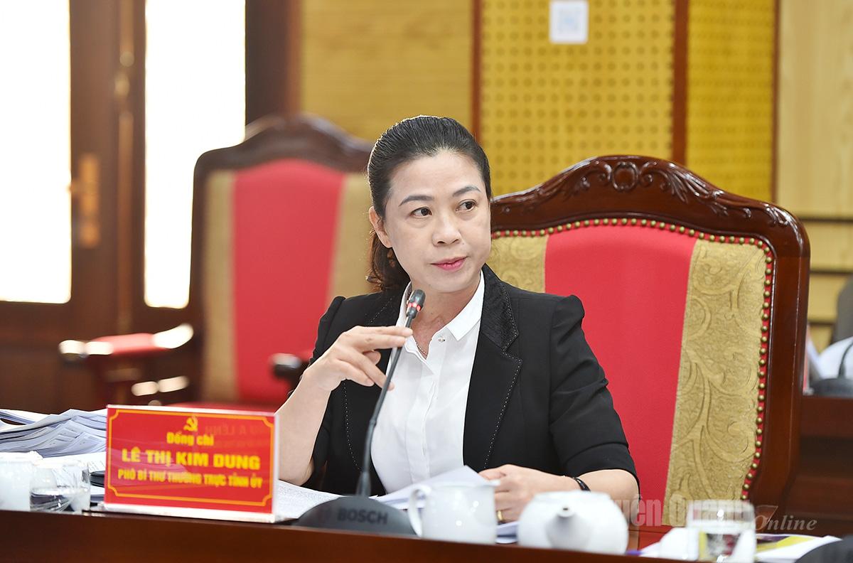 Na konferencji przemawiała stała zastępczyni sekretarza prowincjonalnego komitetu partii Le Thi Kim Dung.