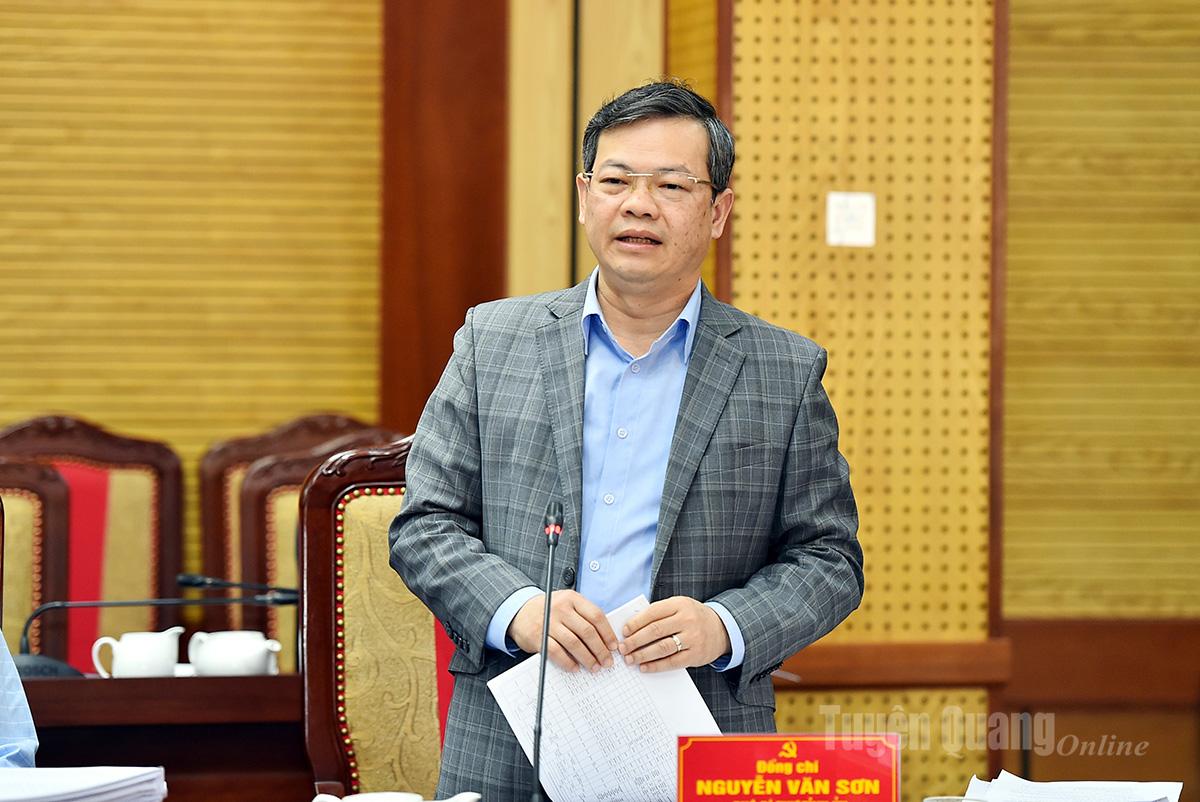 Na konferencji przemawiał zastępca sekretarza Prowincjonalnego Komitetu Partii, przewodniczący Prowincjonalnej Rady Ludowej Nguyen Van Son.