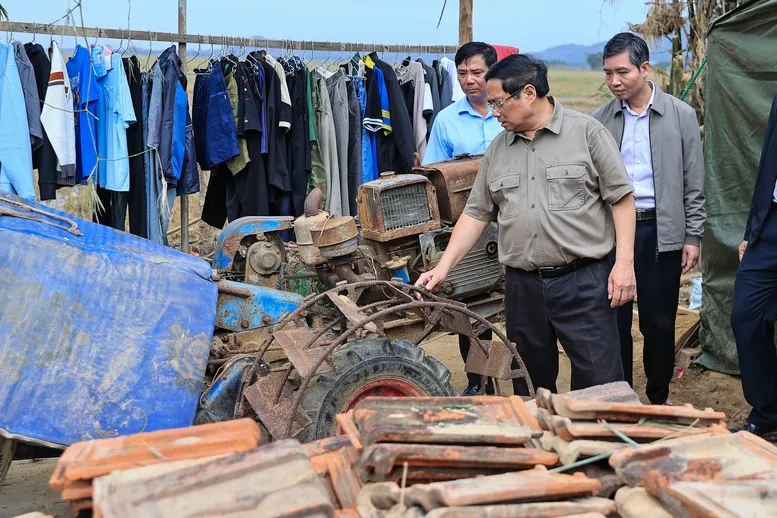 Khẩn trương khắc phục hậu quả mưa lũ, nhanh chóng khôi phục sản xuất, ổn định đời sống nân dân - Ảnh 1.