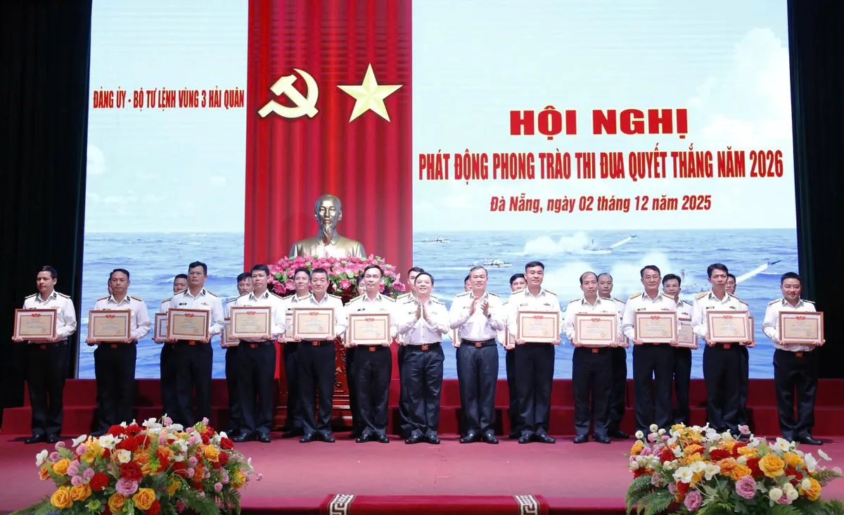 Vùng 3 Hải quân: Hoàn thành xuất sắc nhiệm vụ quân sự, quốc phòng năm 2025 - Ảnh 5.