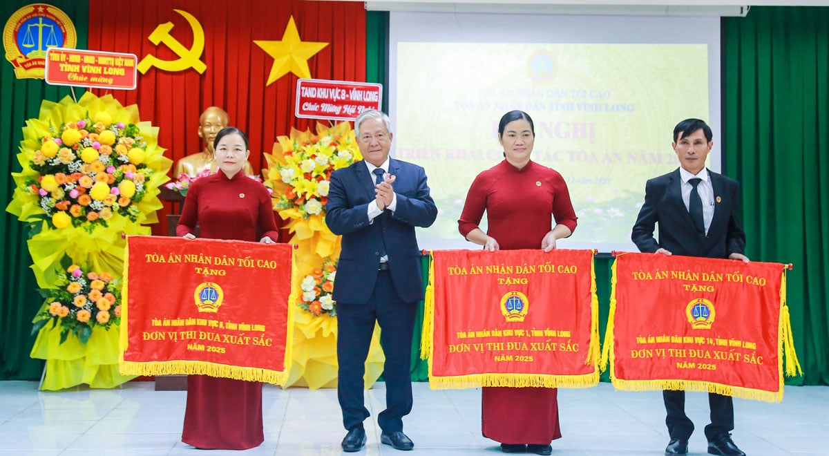 Sayın Ngo Tien Hung - Yüksek Halk Mahkemesi Hakimi, 2025 yılında bölge mahkemesi birimlerine mükemmel öykünme birimi unvanını verdi.