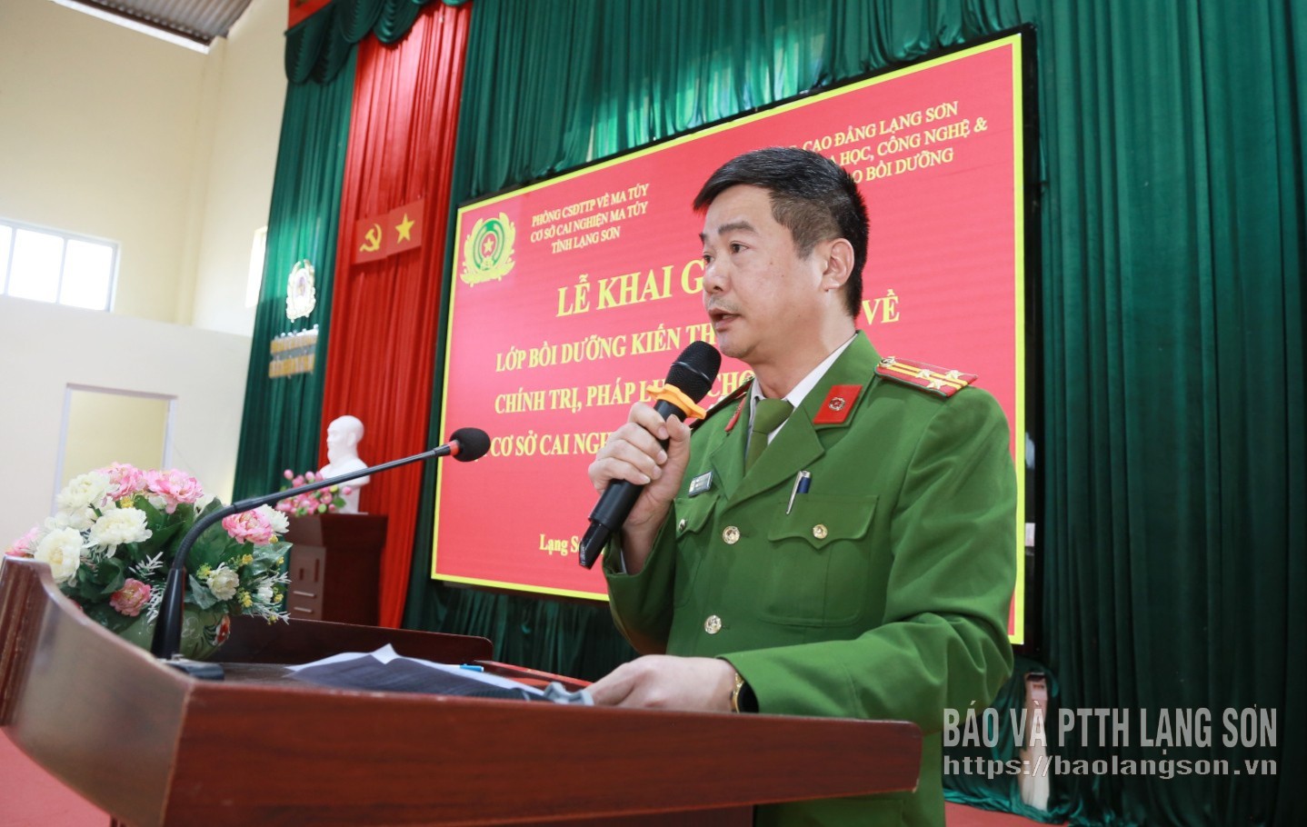 The leader of the Drug Crime Investigation Police Department, Provincial Police, spoke at the opening ceremony