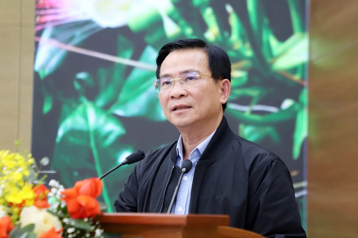 Chủ tịch UBND tỉnh Lâm Đồng Hồ Văn Mười phát biểu tại hội nghị. Ảnh: Phạm Hoài.