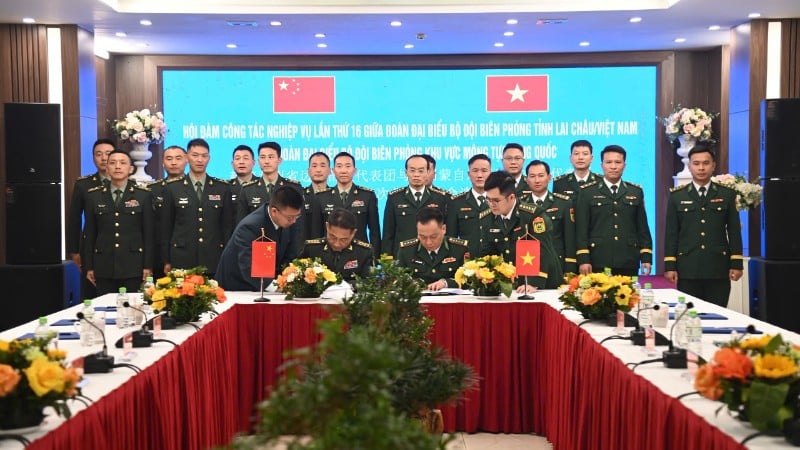 Οι εκπρόσωποι και των δύο πλευρών υπέγραψαν το Μνημόνιο Συνεργασίας.