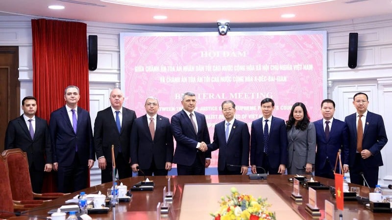 वार्ता में भाग लेने वाले प्रतिनिधि।