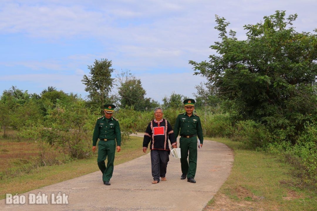 بزرگ روستا، فرد معتبر Y Thong