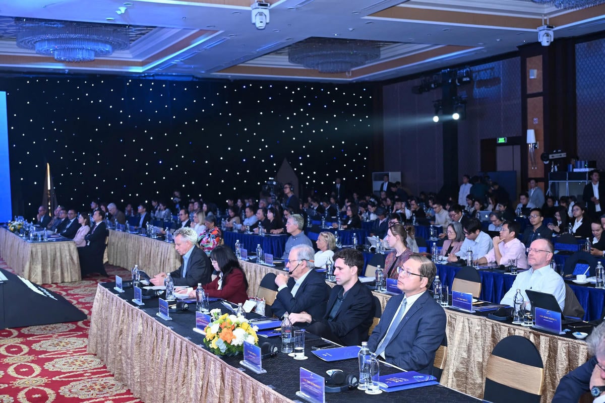 Delegados asistentes al debate en la tarde del 2 de diciembre.