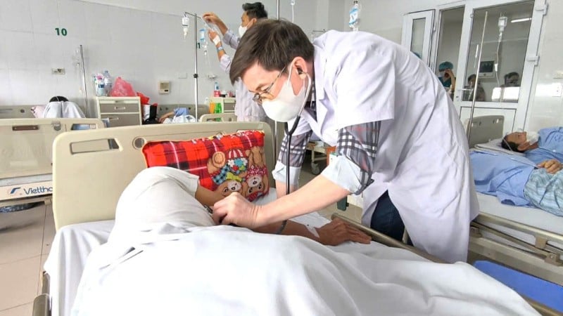 Sjukförsäkringen är grundpelaren mot gratis sjukhusvård för alla.