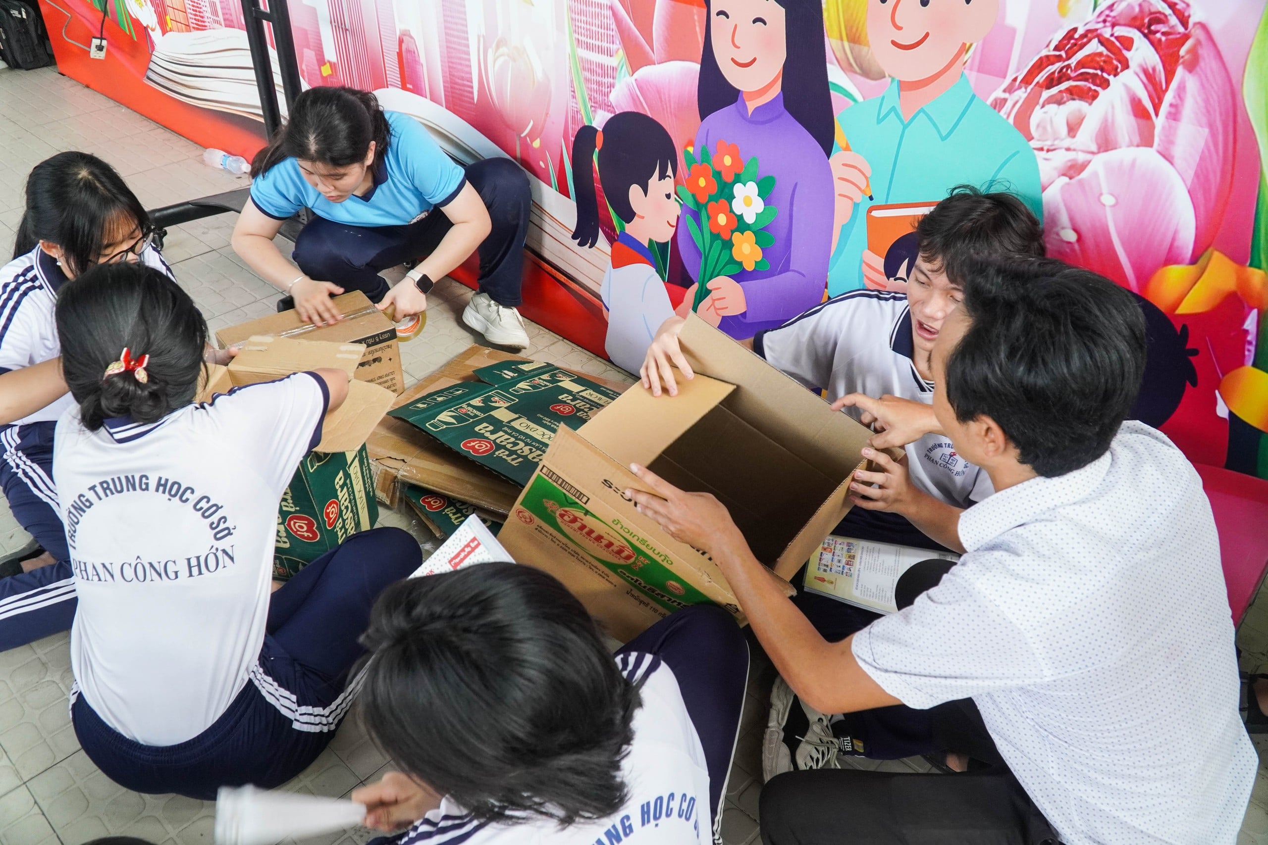 Những chồng tập trắng yêu thương ủng hộ chương trình 