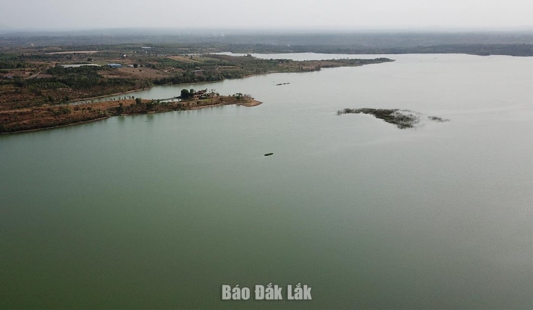 ມຸມໜຶ່ງຂອງທະເລສາບໄຟຟ້ານ້ຳຕົກ Serepok 3