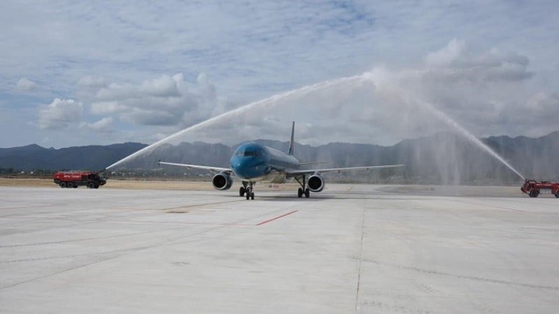 ディエンビエン空港のベトナム航空 A321 型機。