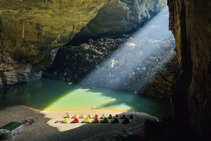 햇살이 스왈로우 동굴에 비친다. 사진: 다이 빅벤