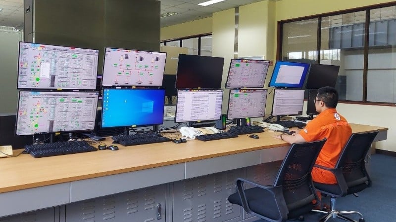 다미 수력발전소 제어실.