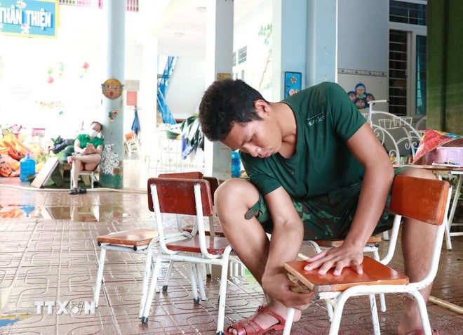 Trước 10/12, hoàn thành sửa chữa trường lớp, hỗ trợ sách vở cho học sinh vùng lũ- Ảnh 2.