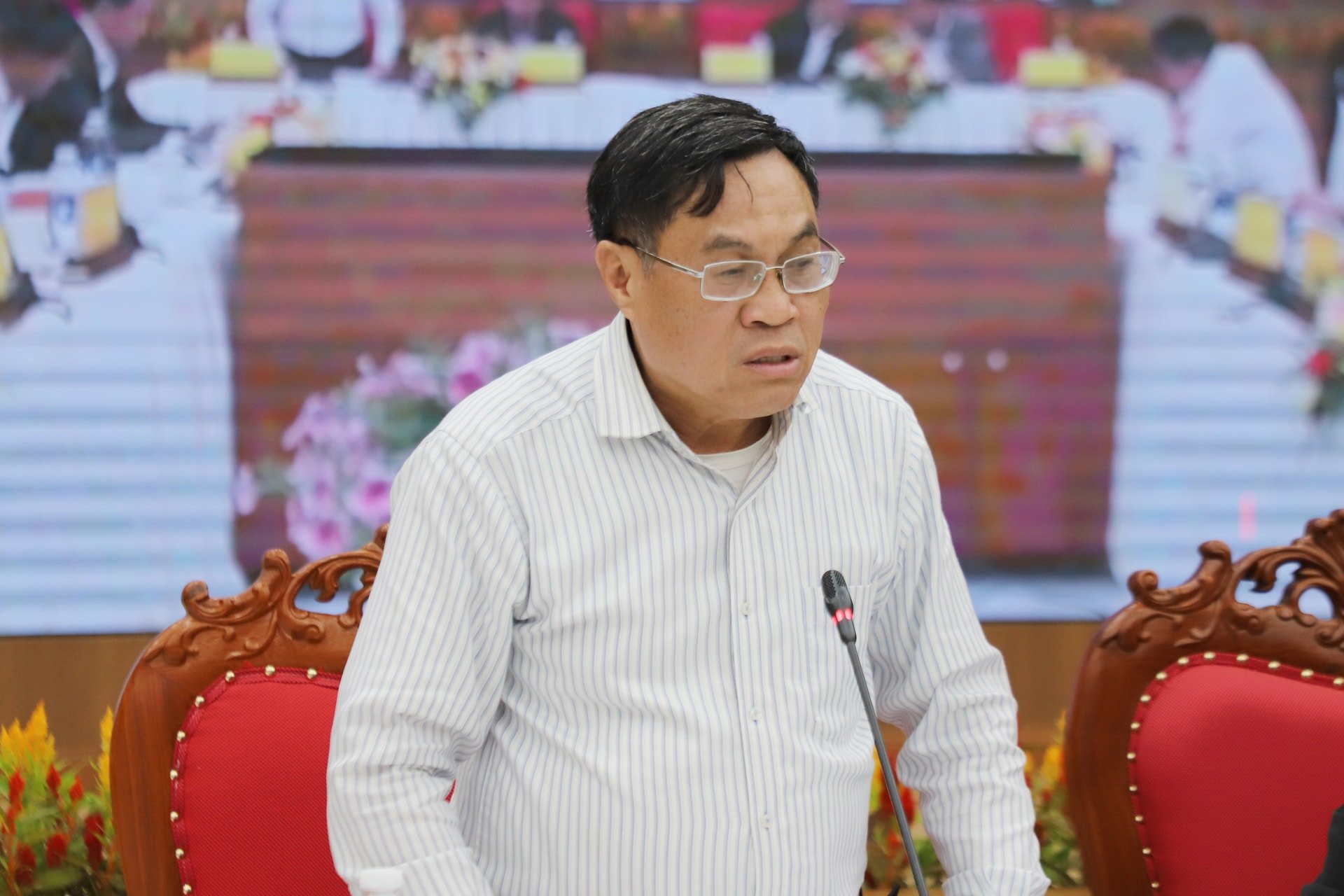 Rakan Vo Ngoc Hiep berharap jabatan dan cawangan akan memberi tumpuan kepada pengurusan rumah bersih dan rumah hijau dan mempunyai dasar untuk menyokong petani apabila mereka terpaksa memindahkan kemudahan pengeluaran pertanian.