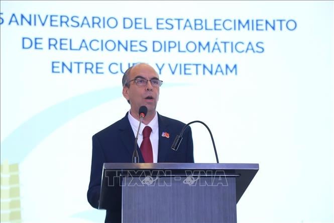 Подпись к фотографии