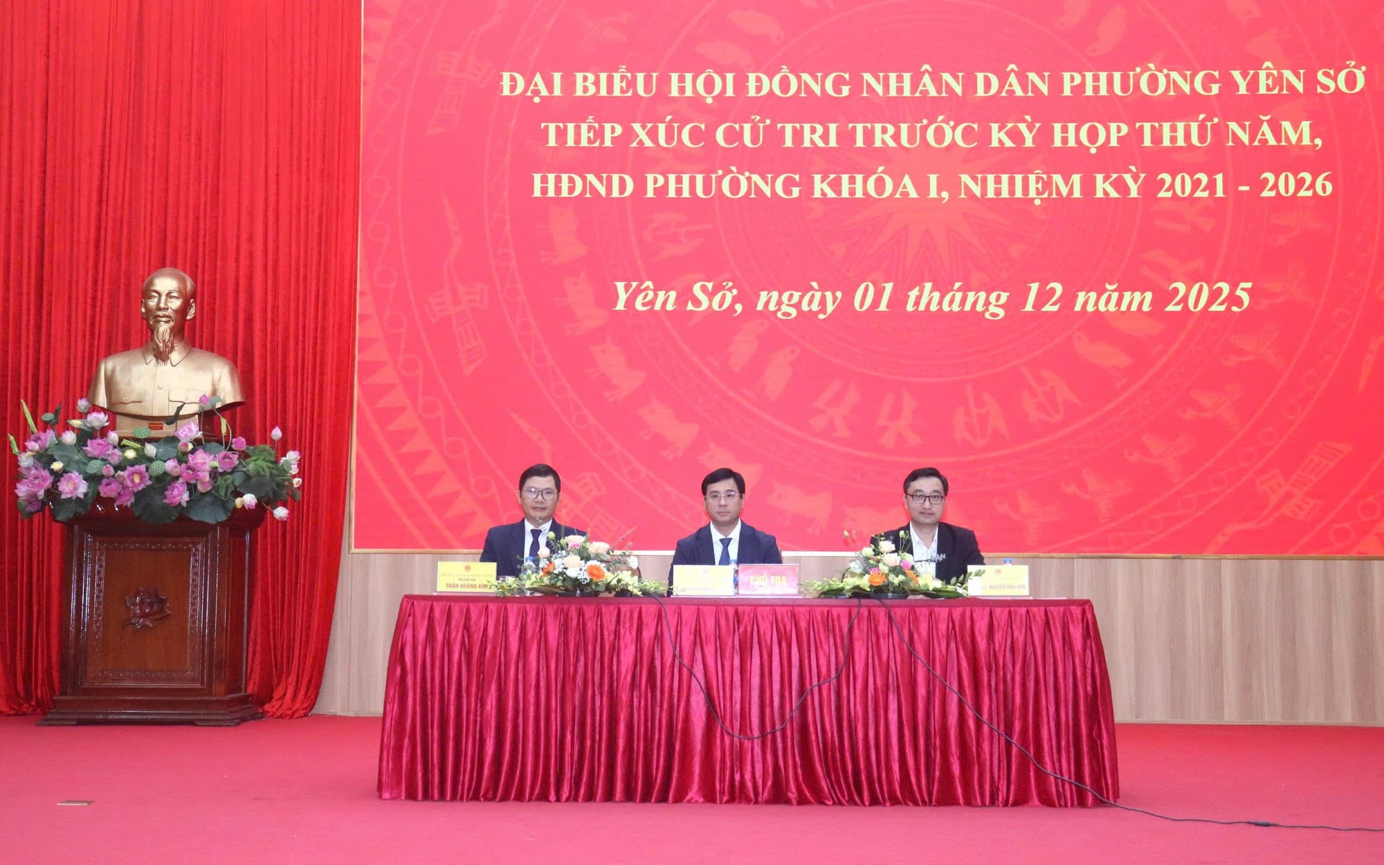 Lãnh đạo phường Yên Sở tại hội nghị tiếp xúc cử tri