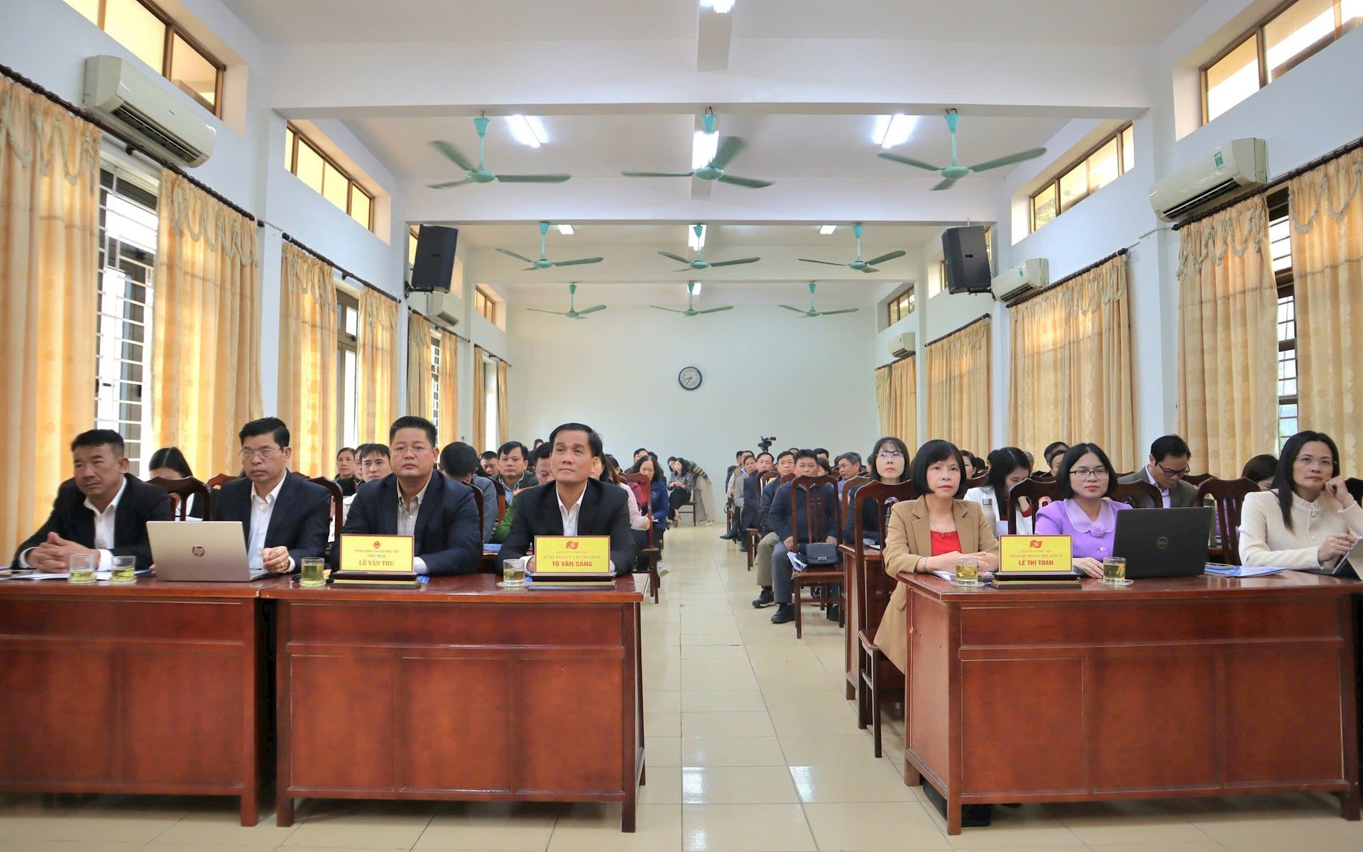 Các đại biểu dự Hội nghị