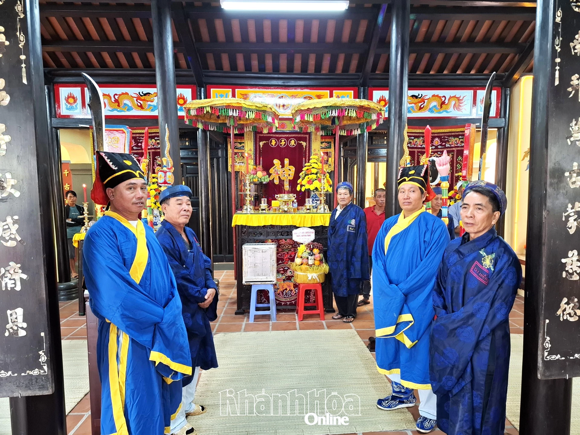 Przestrzeń wewnątrz domu komunalnego Truong Dong.