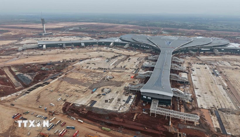 Parte din terminalul și turnul de control al traficului aerian al Aeroportului Long Thanh. (Foto: Cong Phong/VNA)