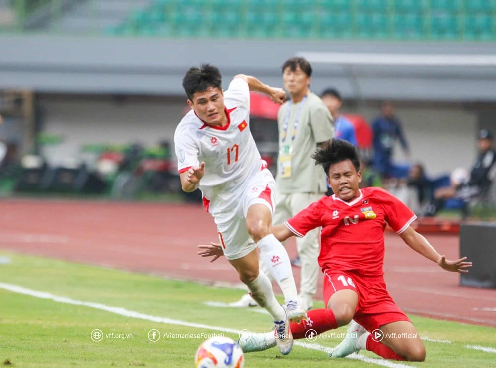 U23 Vietnam vs U23 Laos 2.jpg