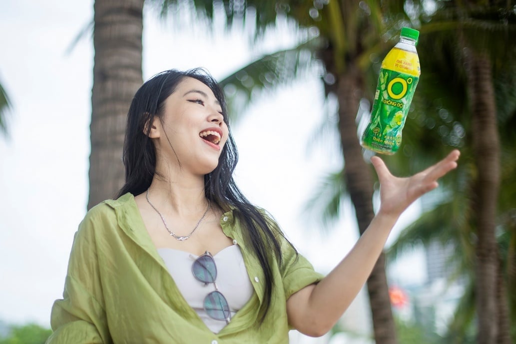 Stress tan biến, cảm hứng tràn đầy - khoảnh khắc bình yên và sảng khoái với chai Trà xanh không độ. Ảnh: Tân Hiệp Phát.