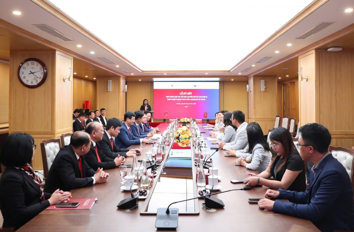 Ikhtisar upacara penandatanganan kerja sama antara Agribank dan VNPAY. Foto: Agribank Toàn cảnh Lễ ký kết hợp tác giữa Agribank và VNPAY. Ảnh: Agribank