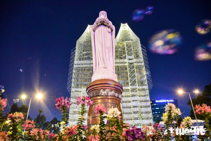 Nhà thờ Đức Bà - Ảnh 2.