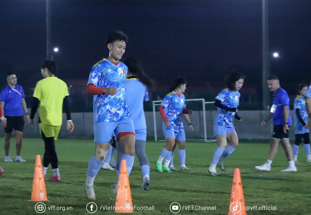 Echipa feminină a Vietnamului a avut prima sesiune de antrenament în Thailanda, pregătindu-se urgent pentru Jocurile SEA 33 - foto 4