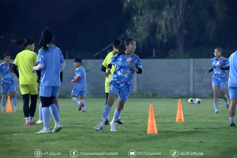 Echipa feminină a Vietnamului a avut prima sesiune de antrenament în Thailanda, pregătindu-se urgent pentru Jocurile SEA 33 - foto 3