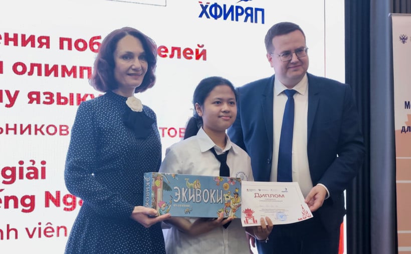 គណកម្មាធិការរៀបចំបានប្រគល់រង្វាន់លើកទឹកចិត្តដល់បេក្ខជនដែលចូលរួមក្នុងការប្រលង។